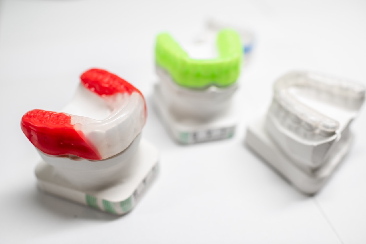 Gypsum models of artificial jaw with dental caps